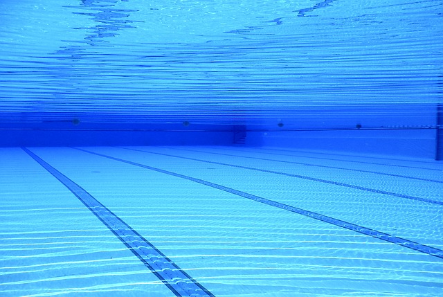 swimming-pool-504780_640